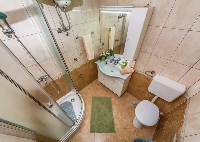 Leut With Spacious Terrace And Sea View *