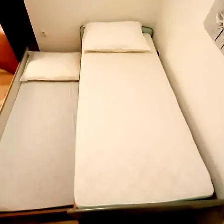 Leut With Spacious Terrace And Sea View Apartman *
