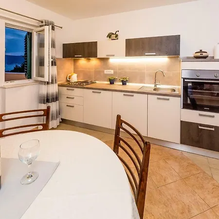 Leut With Spacious Terrace And Sea View *