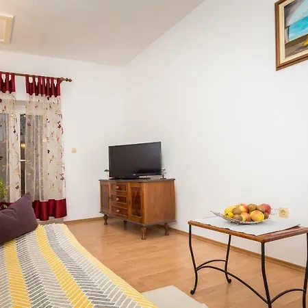 Leut With Spacious Terrace And Sea View * Slatine