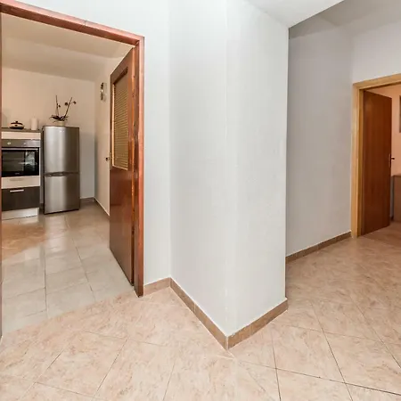 Leut With Spacious Terrace And Sea View * Slatine