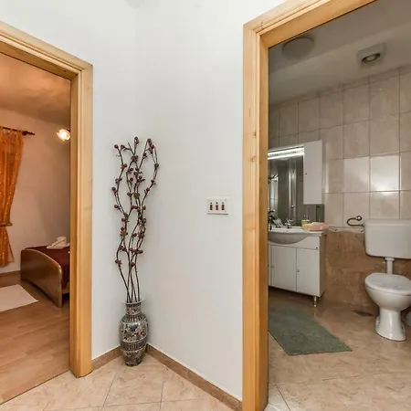 Leut With Spacious Terrace And Sea View *