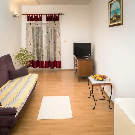Leut With Spacious Terrace And Sea View * Slatine