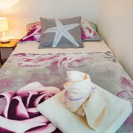 Apartman Leut With Spacious Terrace And Sea View Slatine