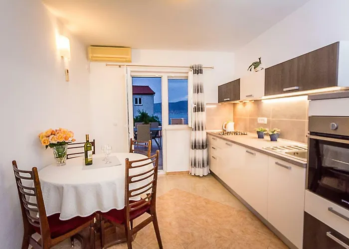 Leut With Spacious Terrace And Sea View 公寓 斯拉汀