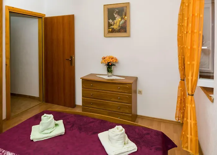 Leut With Spacious Terrace And Sea View *