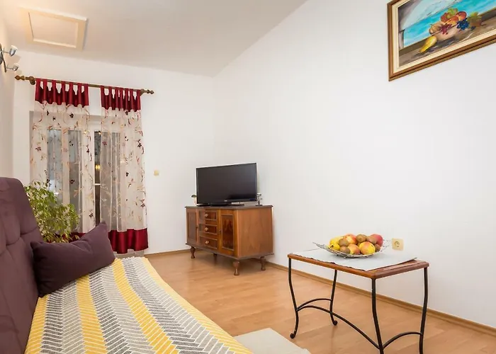 Leut With Spacious Terrace And Sea View * 斯拉汀