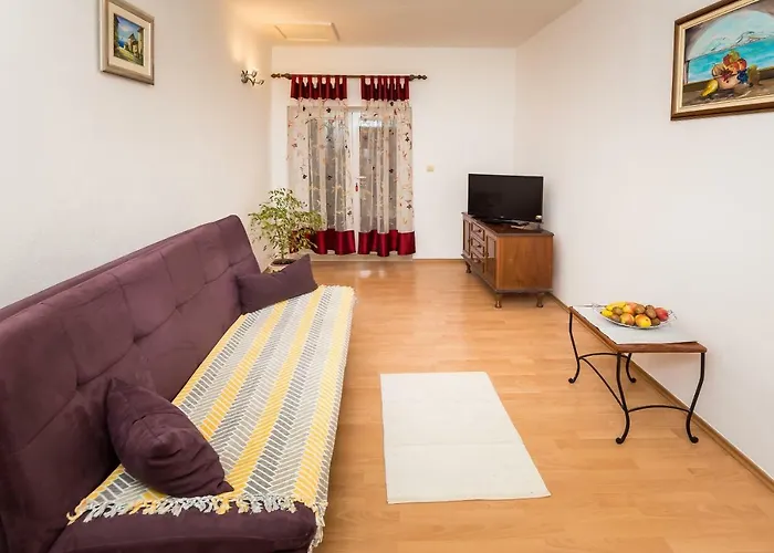 公寓 Leut With Spacious Terrace And Sea View 斯拉汀