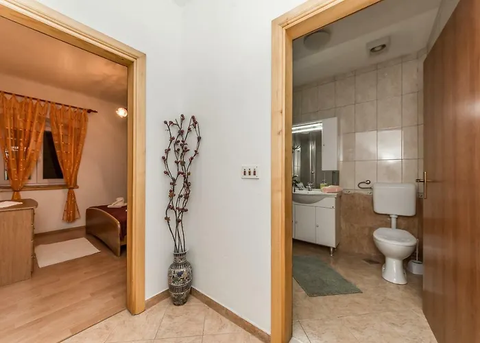 Leut With Spacious Terrace And Sea View *