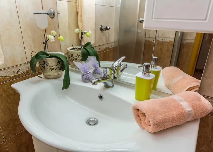 Leut With Spacious Terrace And Sea View 公寓 斯拉汀