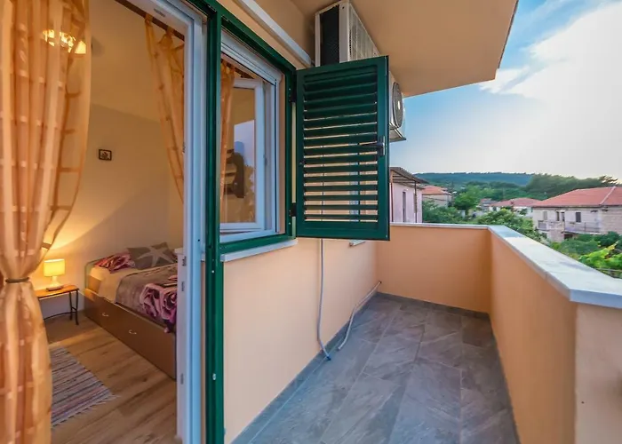 公寓 Leut With Spacious Terrace And Sea View *