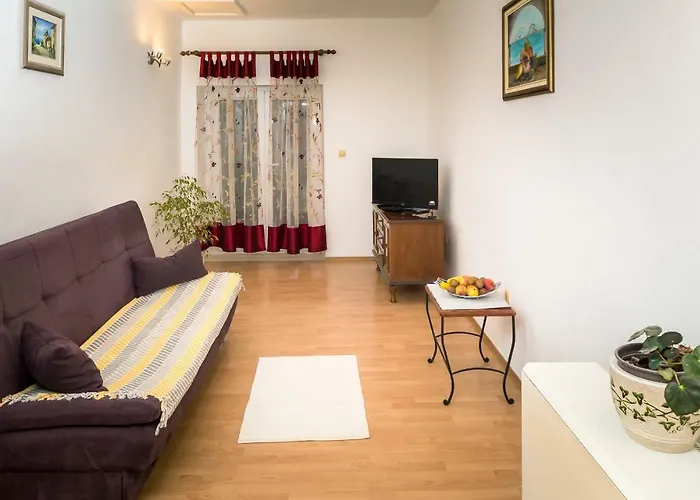 Leut With Spacious Terrace And Sea View * 斯拉汀