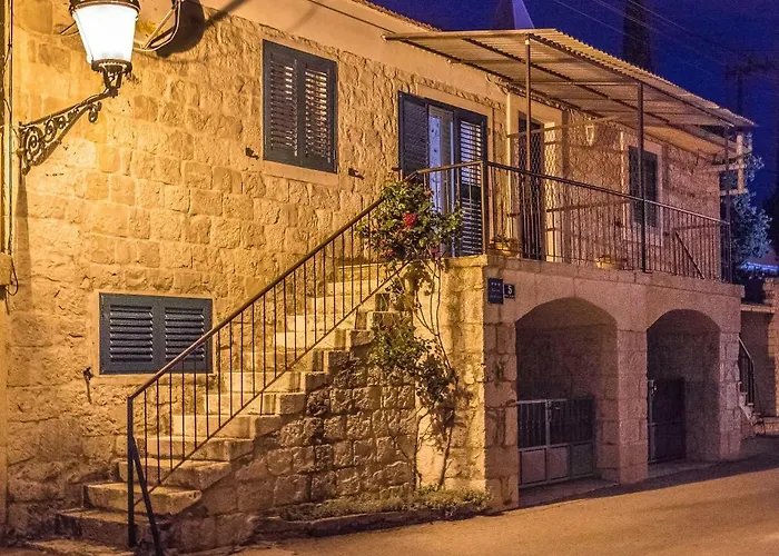 公寓 Leut With Spacious Terrace And Sea View 斯拉汀