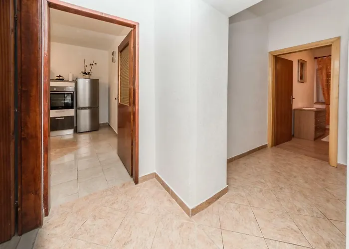 Leut With Spacious Terrace And Sea View * Slatine
